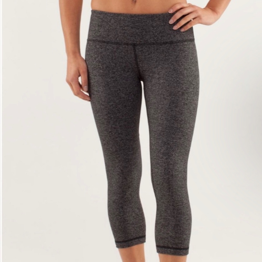 Lululemon cropped herringbone black leggings size 2